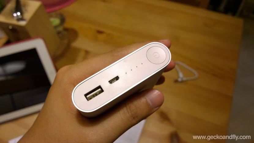 XiaoMi 10400 mAh Powerbank Charger XiaoMi power bank allows you to charge the powerbank and your smartphone all at the same time. power bank samsung apple iphone 